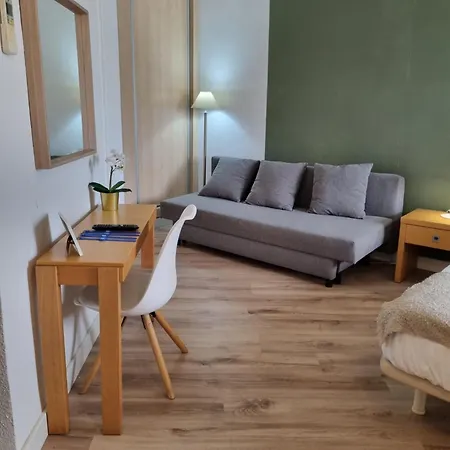 Apartamento Benalbeach. 1º Linea De Playa. *